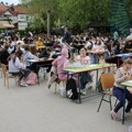 Novi rekord u Leskovcu: 1.800 đaka učestvovalo u javnom crtanju stripa