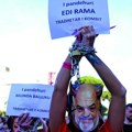 Албанија између Вашингтона и Брисела: Фламинго револуција као тест лојалности