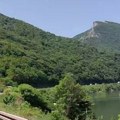 Sudar tri vozila u Ovčarsko-kablarskoj klisuri - petoro povređeno, kilometarska kolona ka Zlatiboru i Crnoj Gori