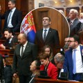 Potpuni haos i nikad viđene scene u Skupštini: Orlić i Brnabić urlali na poslanike, totalno paralisan parlament