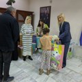 Ministarka Popović uručila pakete deci i posteljine ZC Vranje Foto Galerija