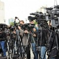 НУНС: Власти морају свим новинарима обезбедити извештавање