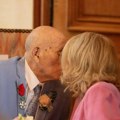"On se najbolje ljubi" Ona ima 96, on 100 godina i upravo su se venčali: Svadba je bila spektakl, a ovo je njihova ljubavna…
