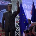 U Uroševcu podignuta statua Toniju Bleru! Ceremonijal otkrivanja kipa gledali svi osim njega