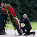 Putin u Kremlju položio venac na Grob neznanog vojnika na Dan sećanja i tuge