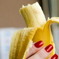 Stručnjak za bonton otkrio kako se pravilno jede banana, a mnogi su zbunjeni: "Neću da perem dodatne sudove"