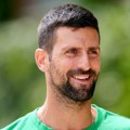 Novak gleda i smeje se šta priča Nadal: "Biće iznenađenja na Vimbldonu, ali to nećeš biti ti"