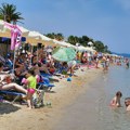 Mališan iz Srbije se izgubio na plaži u Grčkoj pa uplakan dozivao majku - ubrzo je reakcija naših turista iznenadila sve: "Eto…