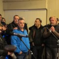 Porodica halida Bešlića slomljena od tuge Guše se u suzama tokom odavanja počasti, njihov gest oduševio je okupljene sugrađane…