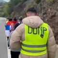 "Šesnaest dana za 16 žrtava" - grupa studenata sa DUNP-a pešači ka Kraljevu, preko Magliča