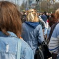 Мали број окупљених на протесту испред ТВ Инфомер