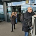 (Video) Viki strasno ljubi tašketa na aerodromu: Pevačica u ovoj zemlji ima firmu, a evo šta je rekla o dramu Ane Nikolić i…