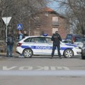 Prešao u suprotnu traku i udario motociklistu, pa pobegao: Policija traga za vozačem automobila kod Avale