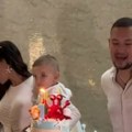 (Video) Torta inspirisana morskim svetom, detalji su nestvarni Uroš Živković sa ženom priredio sinu Lazaru rođendan iz snova…