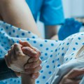 Devojčicu (12) zaboleo stomak, doktor se šokirao kada je shvatio da se porađa: Otkriće oca bebe zgrozilo sve!