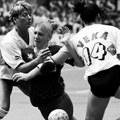 Šokantna sudbina jugoslovenske legend! Slavnoj rukometašici policija otela stan, danas prodaje voće na pijaci