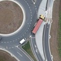 (Šok snimak) "Prizor je takav da ga ne bih poželeo ni najgorem neprijatelju" Otac vozača koji je prevrnuo šleper na kružnom…