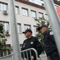 Pokušao da opljačka market uz pretnju pištoljem, radnici obezbeđenja ga savladali