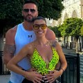 "Deca njega više vole" Pevačica rodila dve ćerke zgodnom mlađem kolegi, pa priznala: "Ja sam sve suprotno od njega"