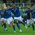 Kako je ovo moguće? Veliki talenat Italije postigao gol sa 70 metara VIDEO