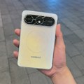 Stigao je prvi široki Android monoblok telefon