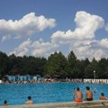 Đaci generacije u Kikindi besplatno na bazene: Poklon Sportskog centra „Jezero“