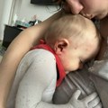 Viktor je beba leptir i svako jutro se budi sa ranama na telu: Njegova mama Milena apeluje da mu pomognemo, novac za terapiju…