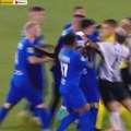 Tenzije u Humskoj: Koškanje fudbalera Partizana i Radnika, sudija pokazao Nathu žuti karton