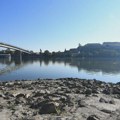 Hodao po ogradi mosta u Novom Sadu, pao u Dunav i nestao