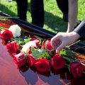 “Moj tata je bio dosadan, danas smo ga sahranili”: Objava ćerke o preminulom ocu pokrenula lavinu