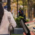 "Da ti dam, a sutra 'leba da nemamo?": Ispovest Beograđanke koja je skupljala novac s poda, sada se leči