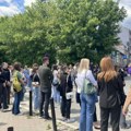 Kraj blokade nije i kraj borbe: Maturanti Prve kragujevačke gimnazije do petka svakodnevno blokiraju raskrsnicu kod Teatra