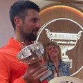 Iznenađenje za Novaka - trofej za 100 titula