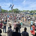 Odata pošta stradalima u padu nadstrešnice, ostavljeno smeće ispred SNS-a, nove blokade u 18h