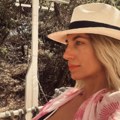 Ana Stanić zategnuta kao praćka: Skinula se i pokazala izvajano telo, a malo ko bi poverovao koliko godina ima (foto)
