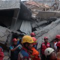 Urušio se internat u Indoneziji – troje poginulih, traga se za više od 90 nestalih