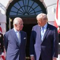 Tramp sa suprugom Melanijom dočekao kralja i kraljicu: Prva britanska državna poseta od 2007.