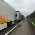 Kamioni i šleperi čekaju osam sati na izlazu iz Srbije