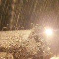 Snežna vejavica na Zlatiboru i Tari Već satima neprekidno pada, putari ne stižu da očiste sve (video/foto)