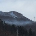 Gori ŠUMA iznad Priboja: Ogroman požar bukti satima, jak vetar otežava posao vatrogascima-spasiocima (foto)