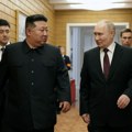 FOTO Kim Džong Un dočekao Putina na aerodromu