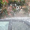 Kako zaštiti automobil od grada? Jedna sitnica će smanjiti rizik od nagnječenja lima i pucanja stakla, pažljivo pogledajte
