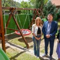 Za bezbrižnu dečju igru: Donacija Fondacije Mozzart stigla Sigurnoj kući u Vranju - u dvorištu ustanove uređeno igralište…