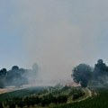Veliki požar kod Čačka u selu Rakova vetar nekontrolisano širi vatru (foto)
