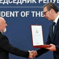 Predsednik Vučić uručio odlikovanja Dužni smo da jedinstveni pod zastavom čuvamo teško stečeni mir i slobodu