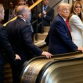 Bela kuća traži istragu: Šta se zaista desilo sa pokretnim stepenicama ispod Donalda i Melanije Tramp UN?