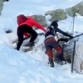 Drama na planini Pogledajte šta radi bračni par s bebom, društvene mreže gore: "treba da odgovaraju"