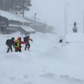 Lavina zatrpala 10 skijaša, 6 ljudi zarobljeno na planini u Kaliforniji: Napadalo 76 cm snega za jedan dan!