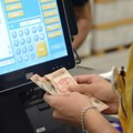 Купцима паковала робу, себи кеш: Касирка из Србије украла 2 милиона динара и побегла на трудничко - власници сампослуге на…