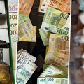 Razbijen narko-klan u Kragujevcu! Zaplenjena droga vredna 200.000 evra i skoro 80.000 u kešu
